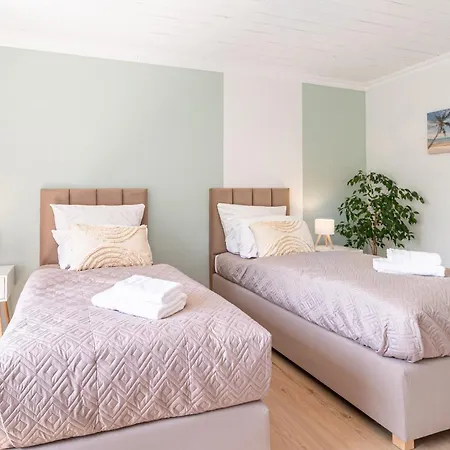 Modernes Mit 2 Schlafzimmern Apartment *