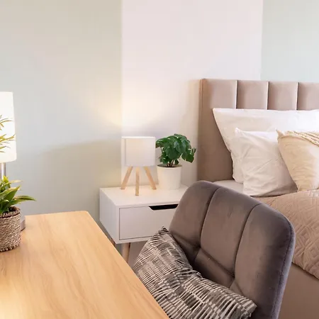 Modernes Mit 2 Schlafzimmern Apartment *